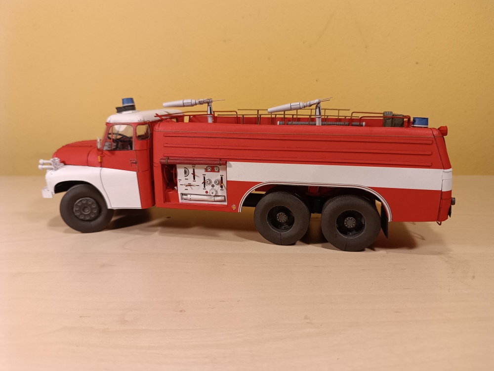 427816