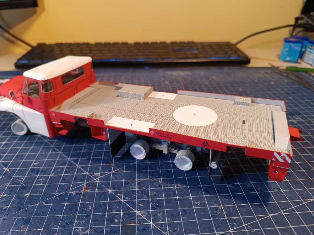 427811