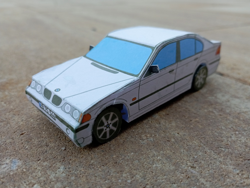 BMW (Plná velikost v novém okně) BMW
