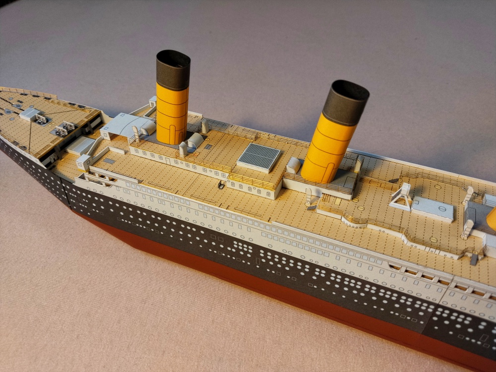431585