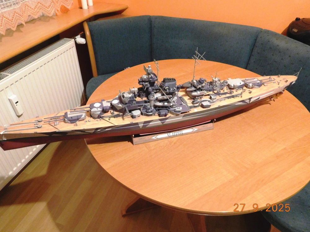 Tirpitz (Plná velikost v novém okně) Tirpitz