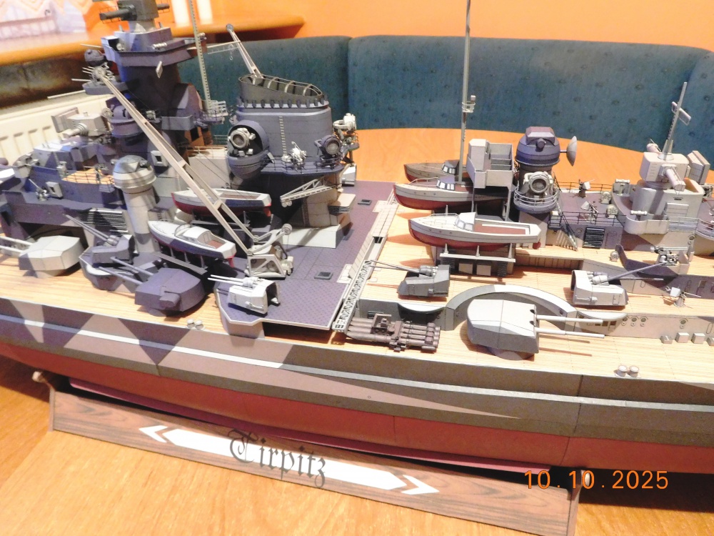 Tirpitz (Plná velikost v novém okně) Tirpitz