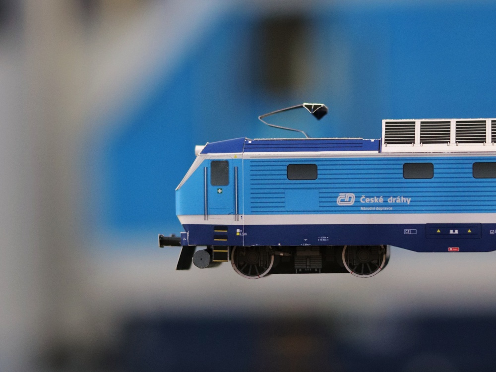431250