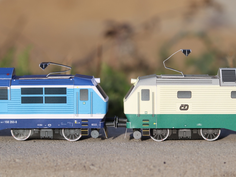 431256