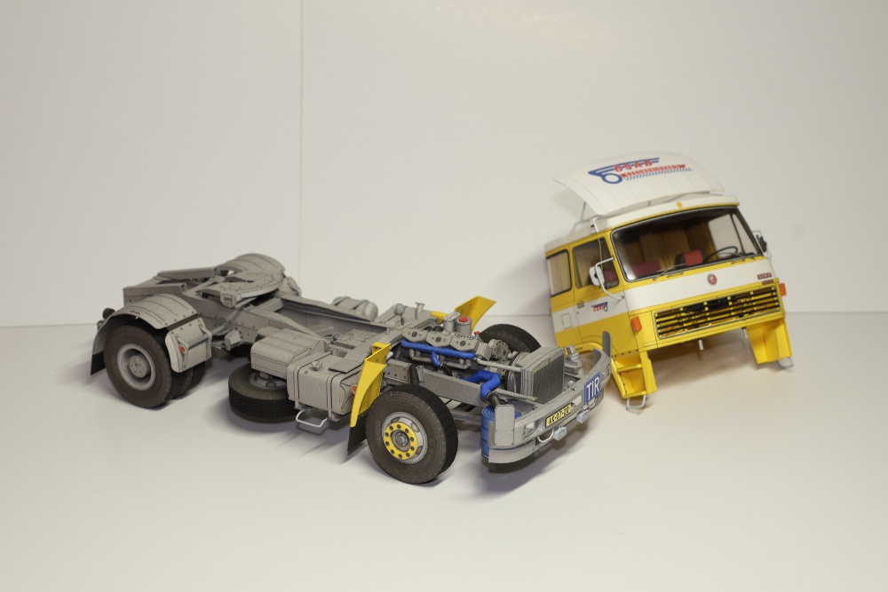 431803