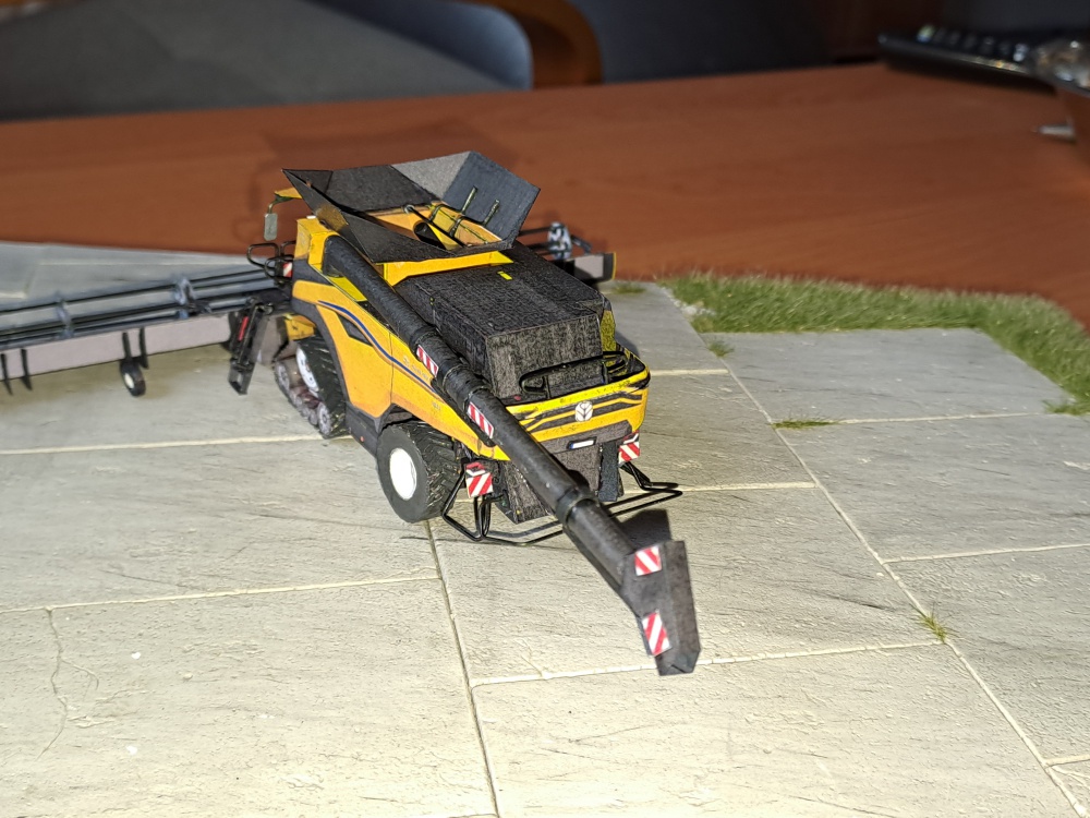 NEW HOLLAND CR11 (Plná velikost v novém okně) NEW HOLLAND CR11