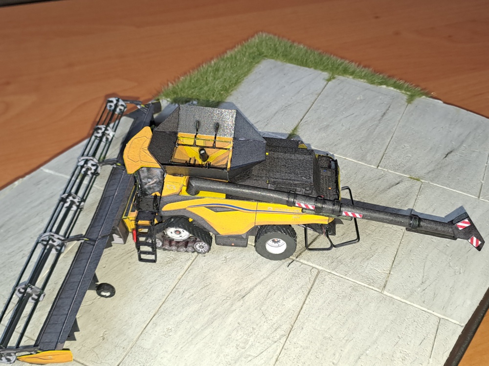 NEW HOLLAND CR11 (Plná velikost v novém okně) NEW HOLLAND CR11