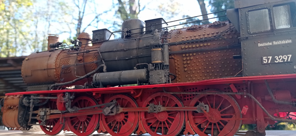 439477