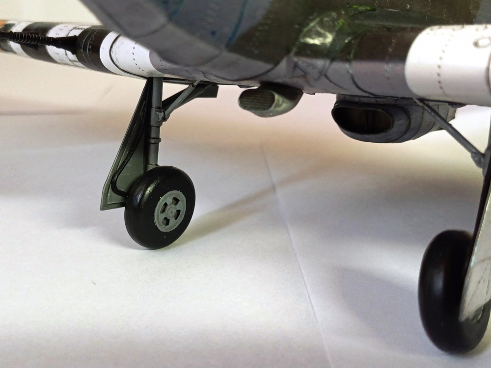 Hawker Hurricane MK. II C (Plná velikost v novém okně) Hawker Hurricane MK. II C