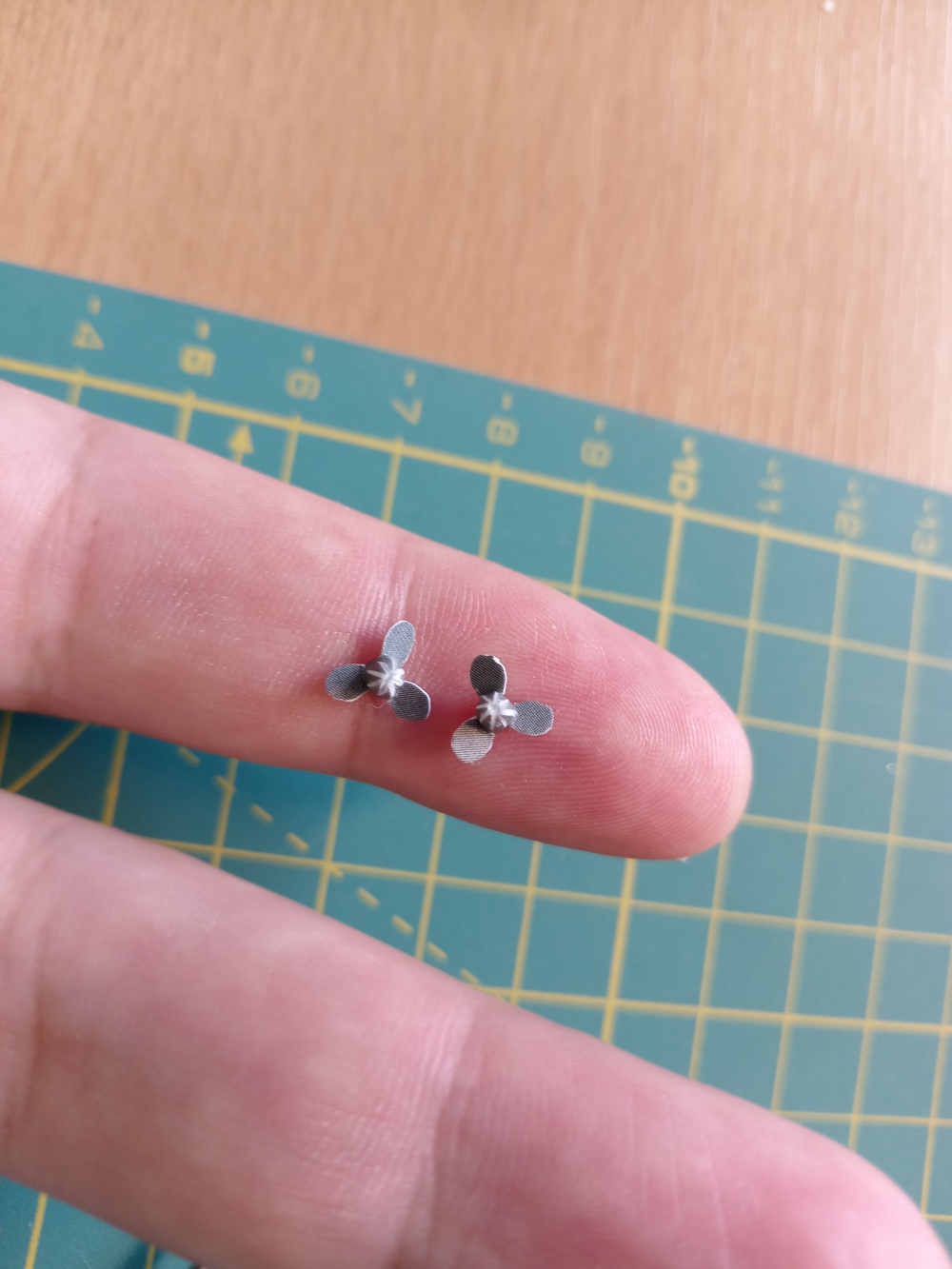 438938