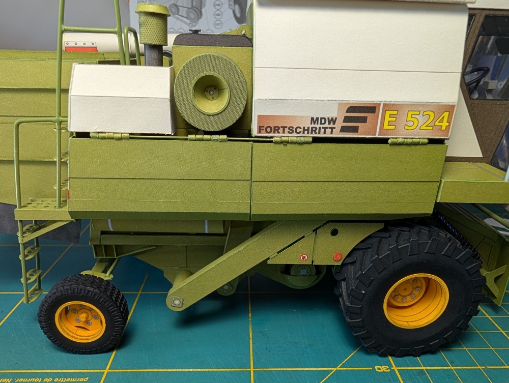 444143