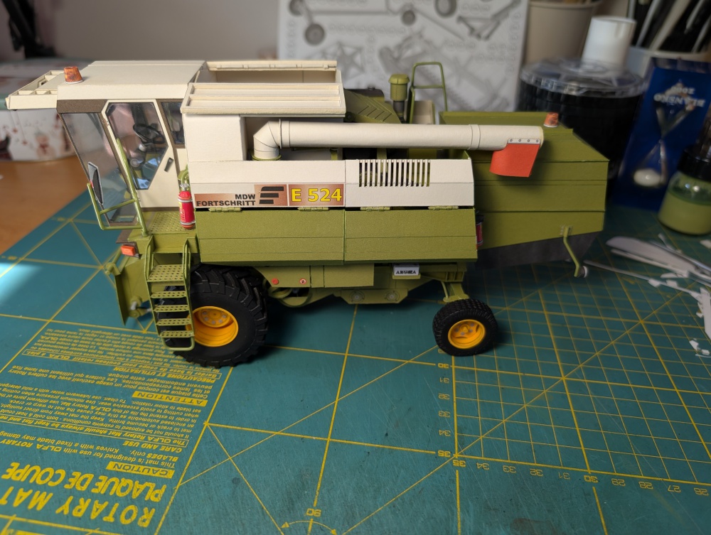 444158