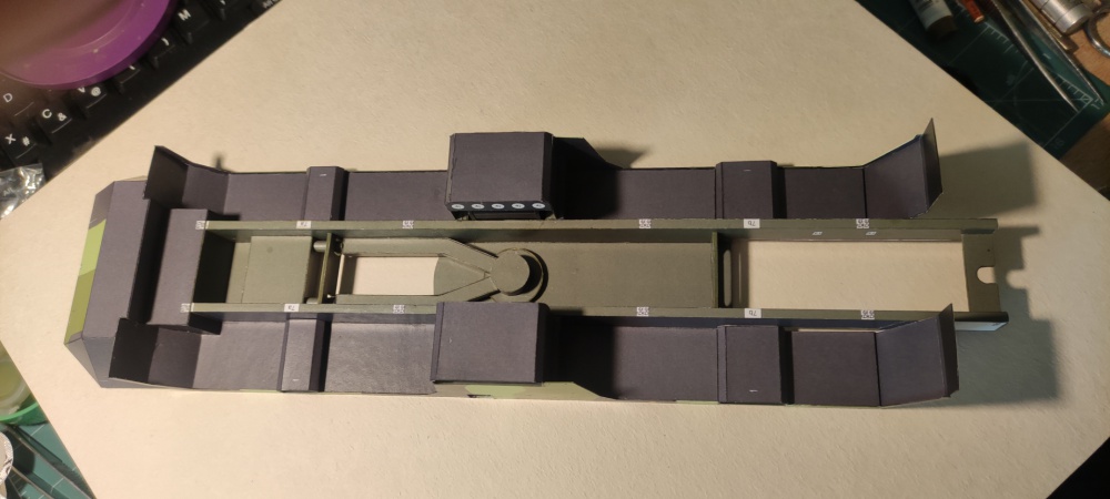 438901