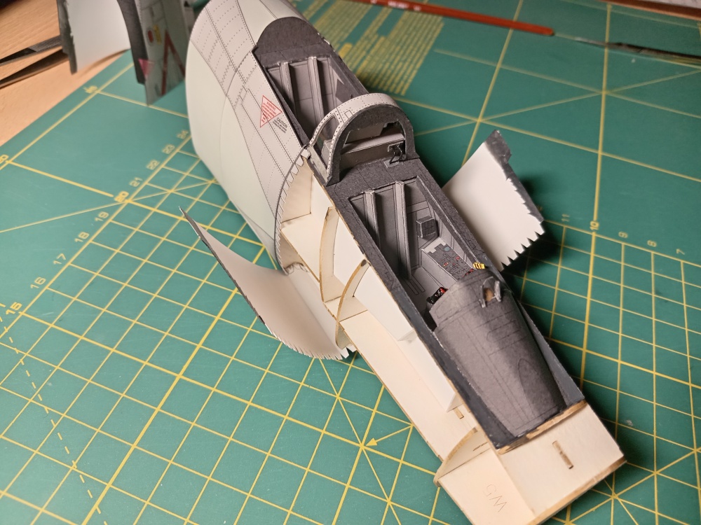 F-4 Phantom II (Plná velikost v novém okně) F-4 Phantom II