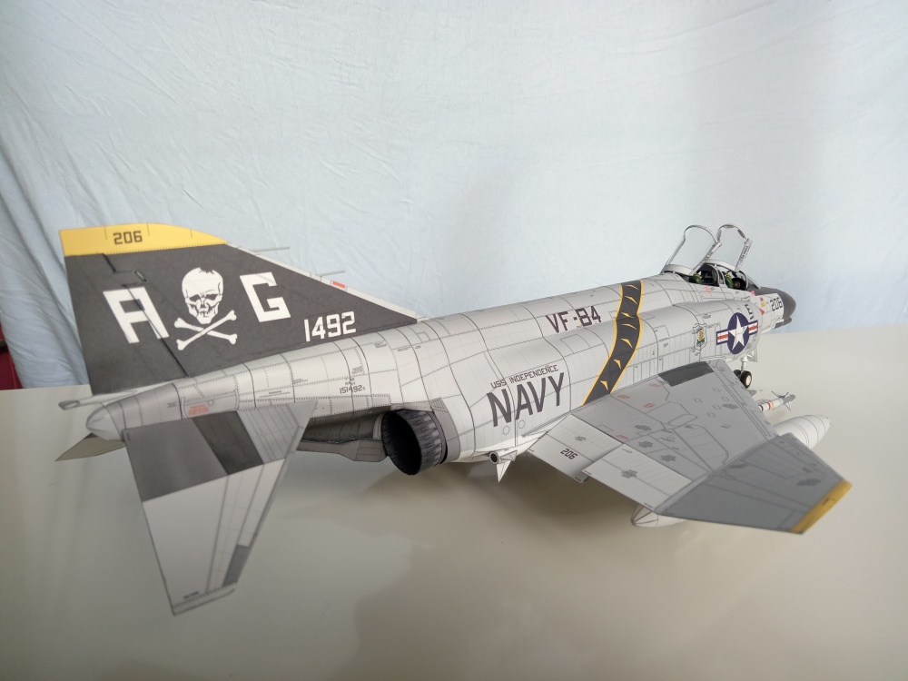 F-4 Phantom II (Plná velikost v novém okně) F-4 Phantom II