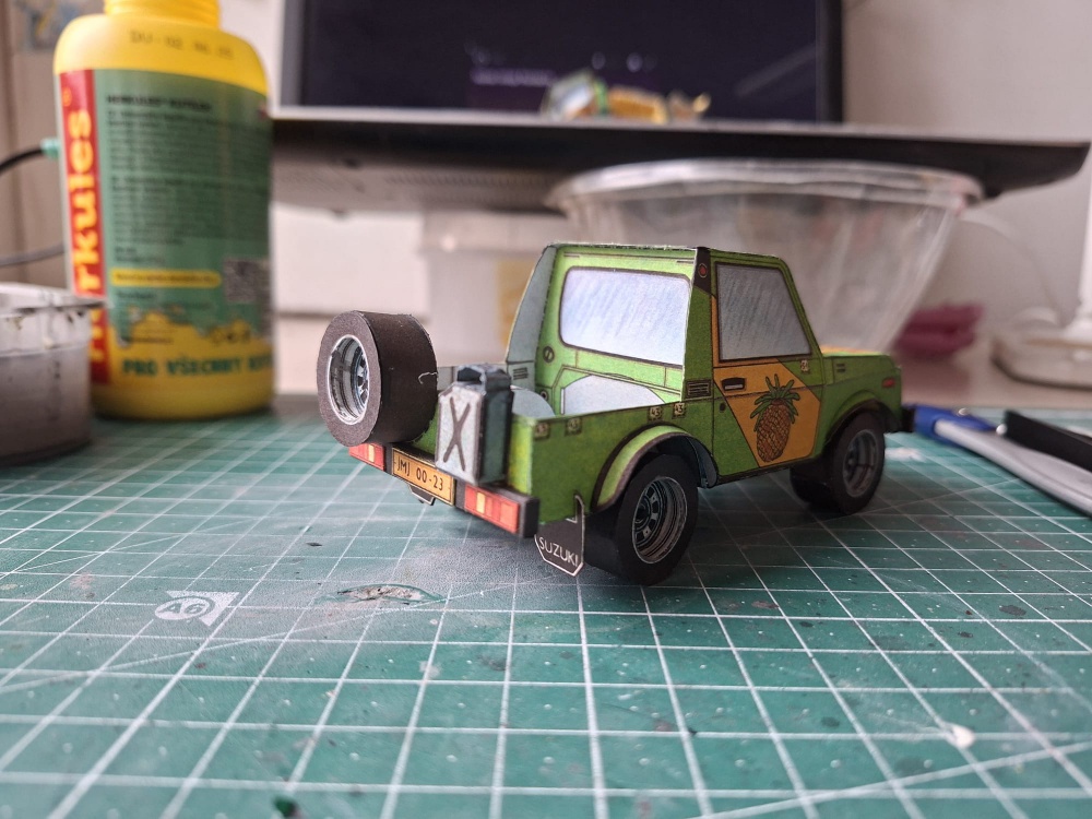 Suzuki SJ 413 (Plná velikost v novém okně) Suzuki SJ 413