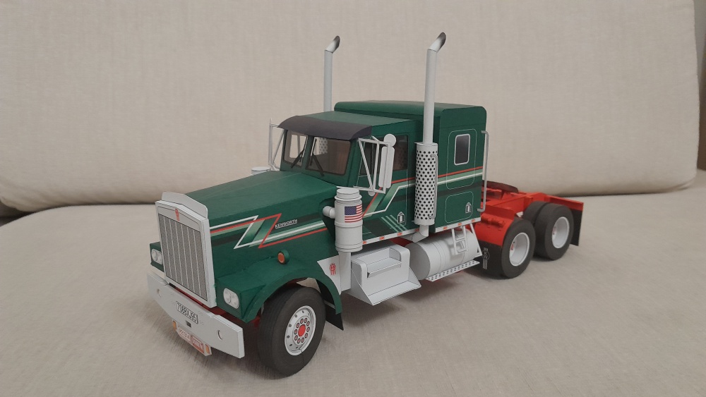 Kenworth W900 (Plná velikost v novém okně) Kenworth W900