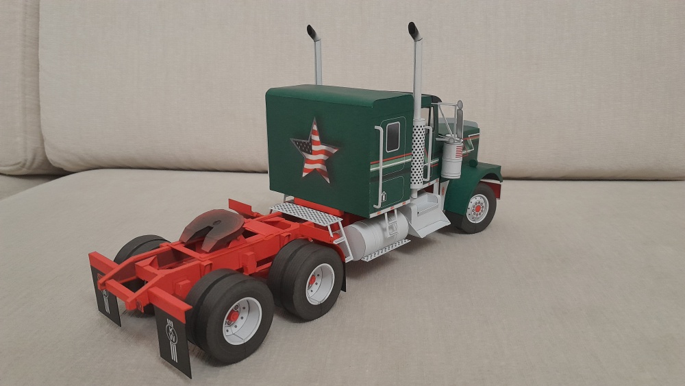 Kenworth W900 (Plná velikost v novém okně) Kenworth W900