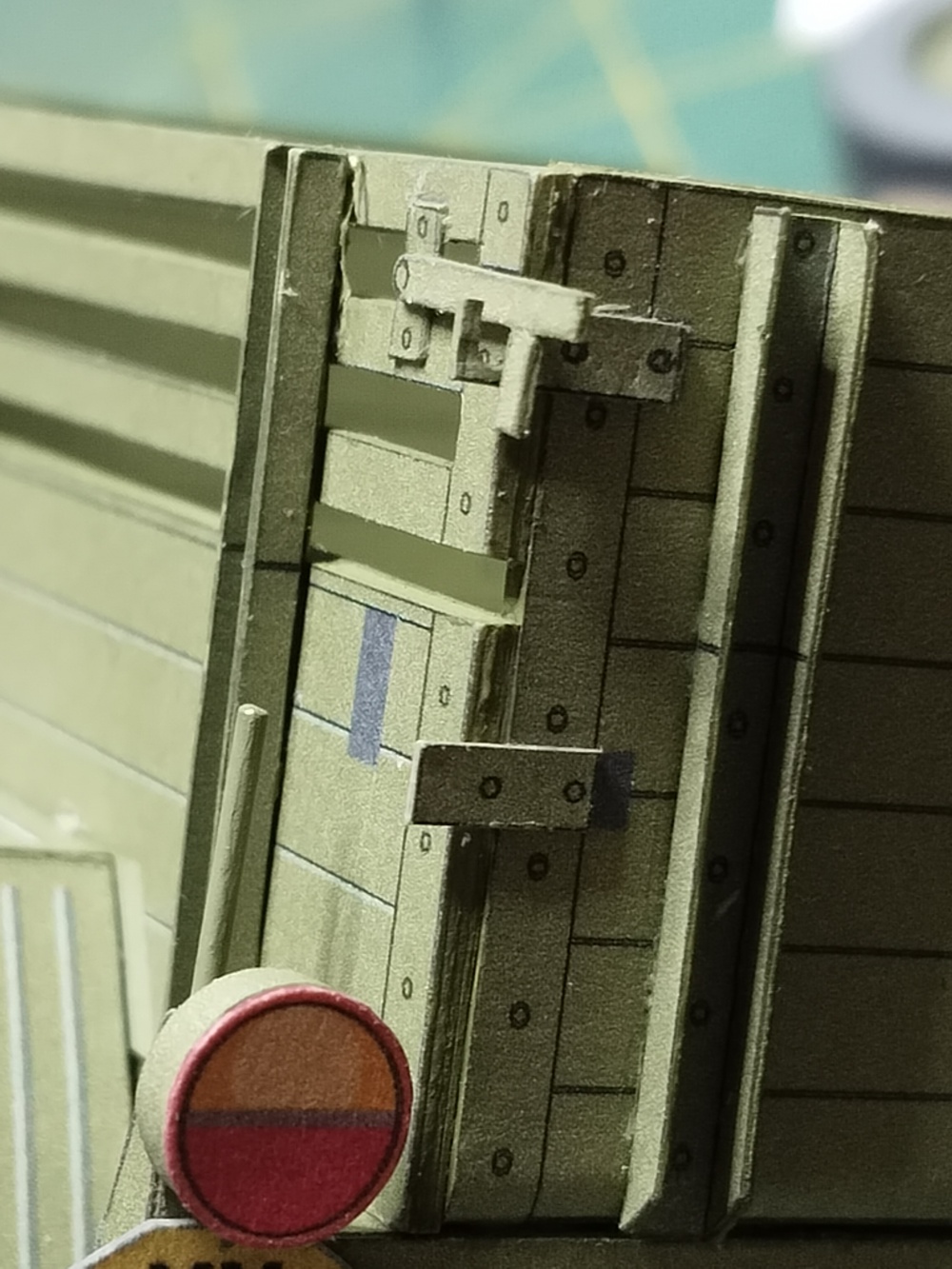 444810