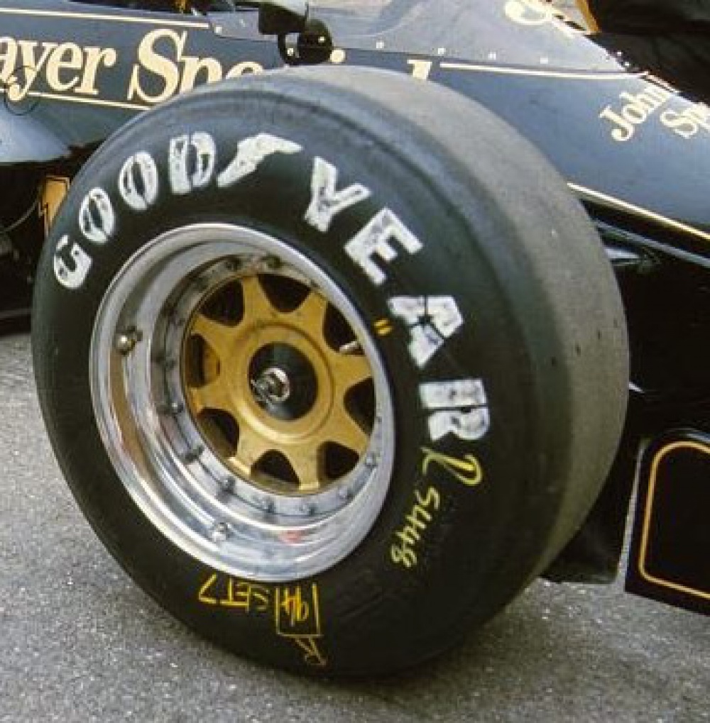 Lotus 95T (1984; Mansell) (Plná velikost v novém okně) Lotus 95T (1984; Mansell)