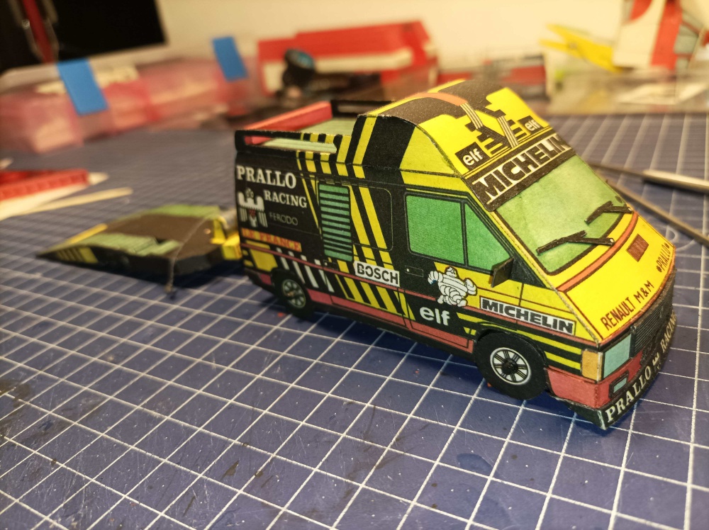 Renault M&M (Plná velikost v novém okně) Renault M&M