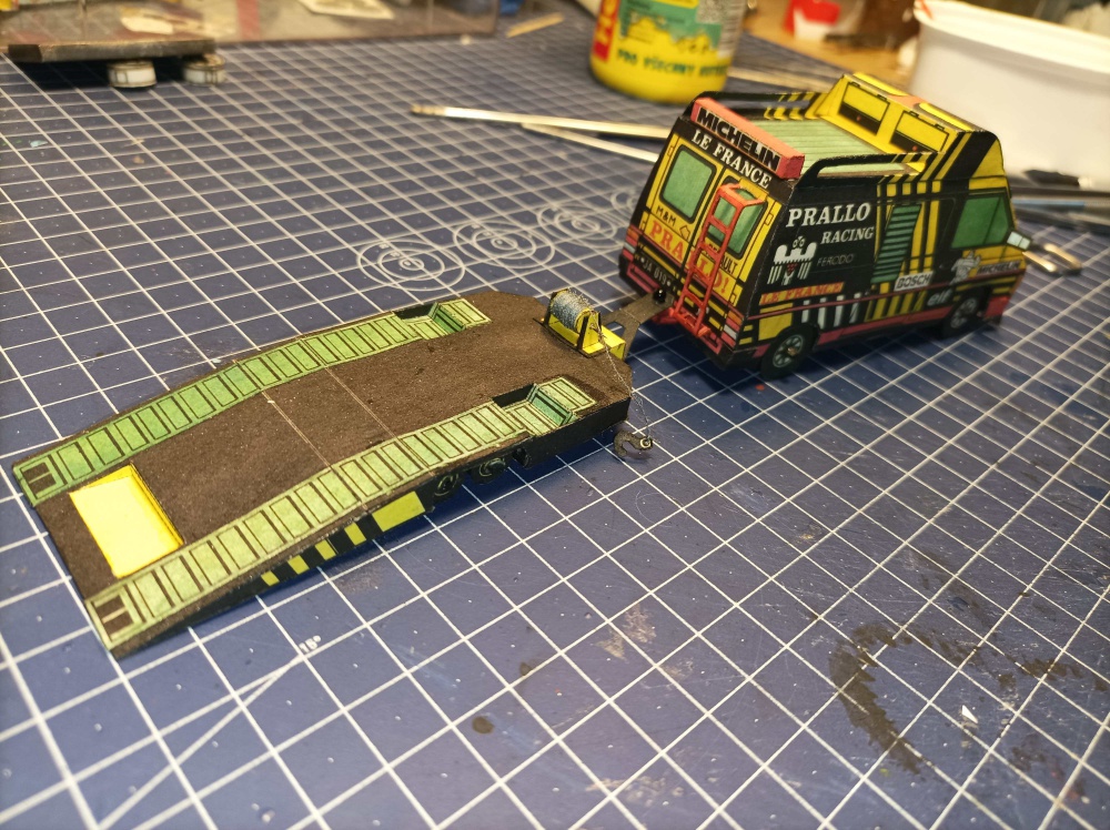 445831