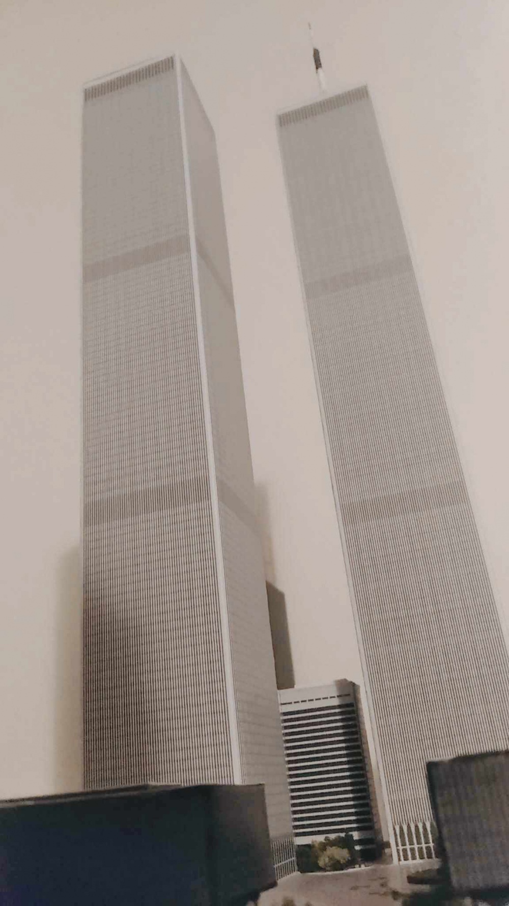 World Trade Center (WTC - Twin Towers) paper model 1:1500 + WTC 7 (Plná velikost v novém okně) World Trade Center (WTC - Twin Towers) paper model 1:1500 + WTC 7