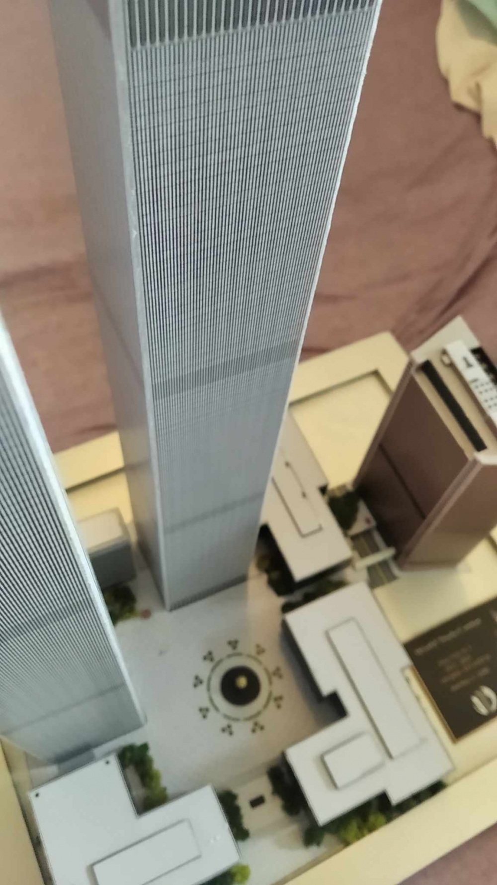 World Trade Center (WTC - Twin Towers) paper model 1:1500 + WTC 7 (Plná velikost v novém okně) World Trade Center (WTC - Twin Towers) paper model 1:1500 + WTC 7