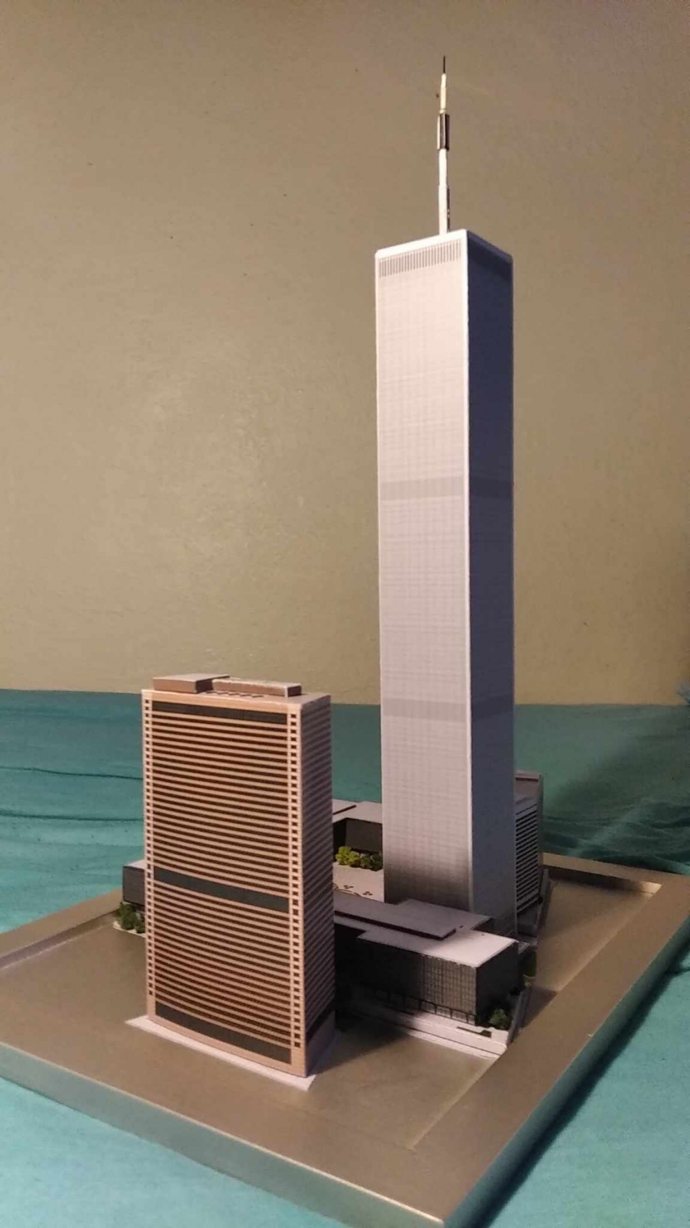 World Trade Center (WTC - Twin Towers) paper model 1:1500 + WTC 7 (Plná velikost v novém okně) World Trade Center (WTC - Twin Towers) paper model 1:1500 + WTC 7