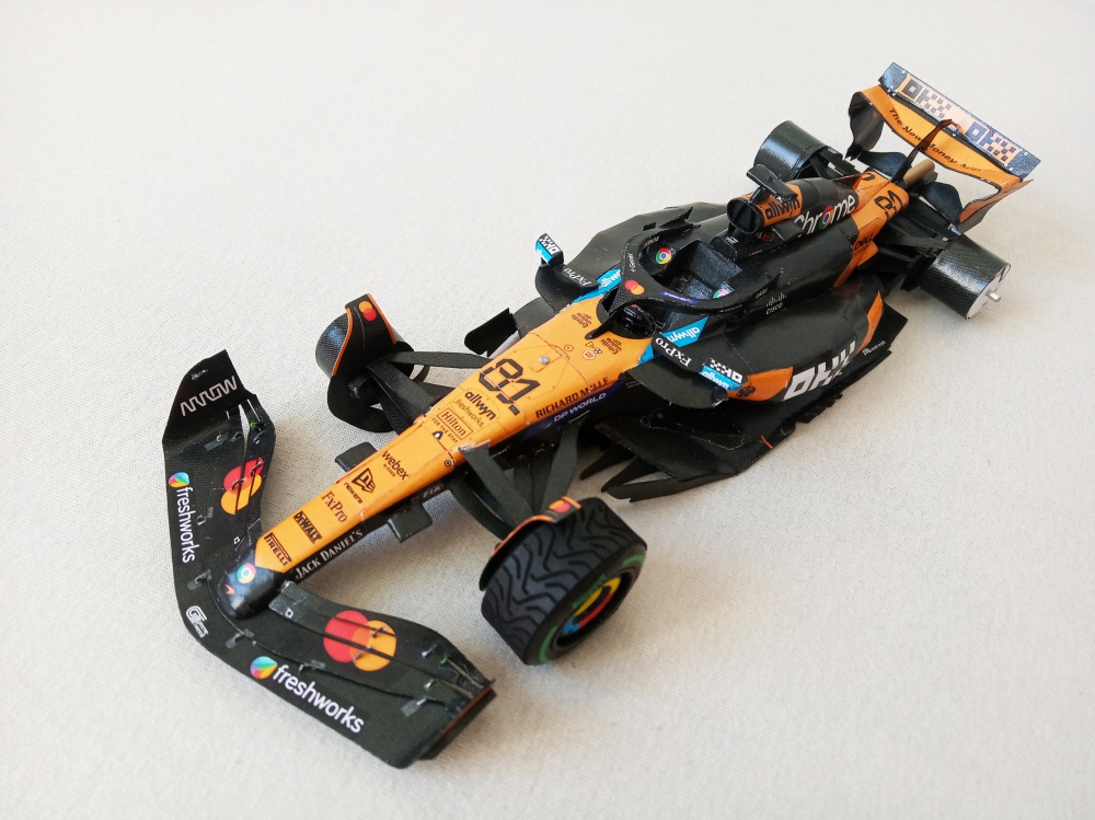 McLaren MCL39 (Plná velikost v novém okně) McLaren MCL39