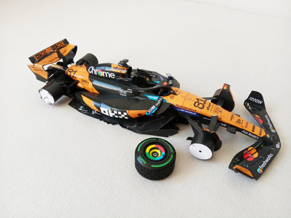 McLaren MCL39 (Plná velikost v novém okně) McLaren MCL39