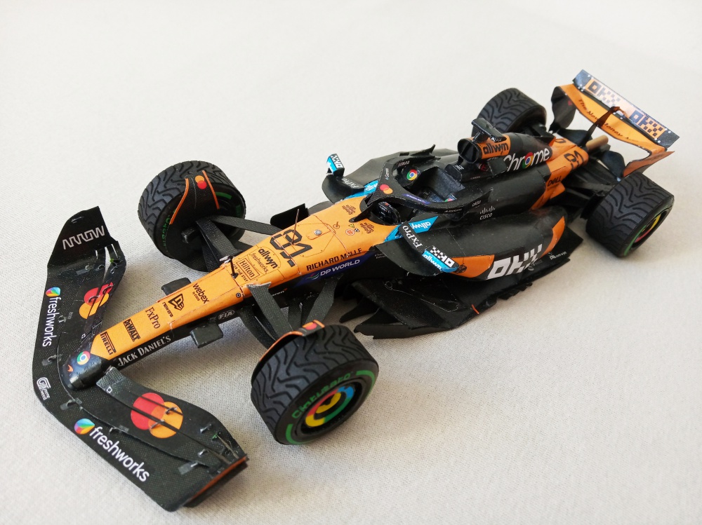 McLaren MCL39 (Plná velikost v novém okně) McLaren MCL39