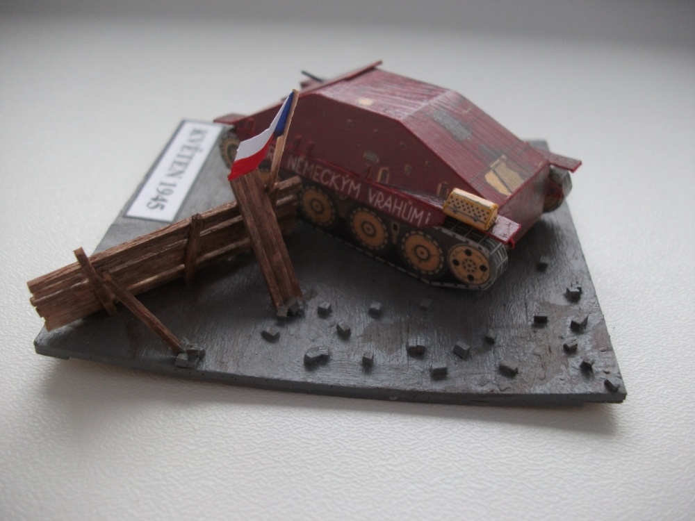 Vojenská technika - dioráma (Plná velikost v novém okně) Vojenská technika - dioráma
