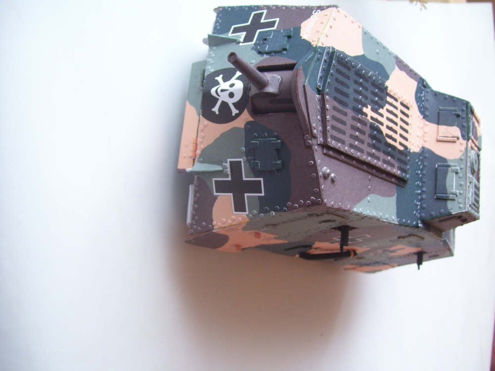 A7V - tank z 1. sv. války (Plná velikost v novém okně) A7V - tank z 1. sv. války