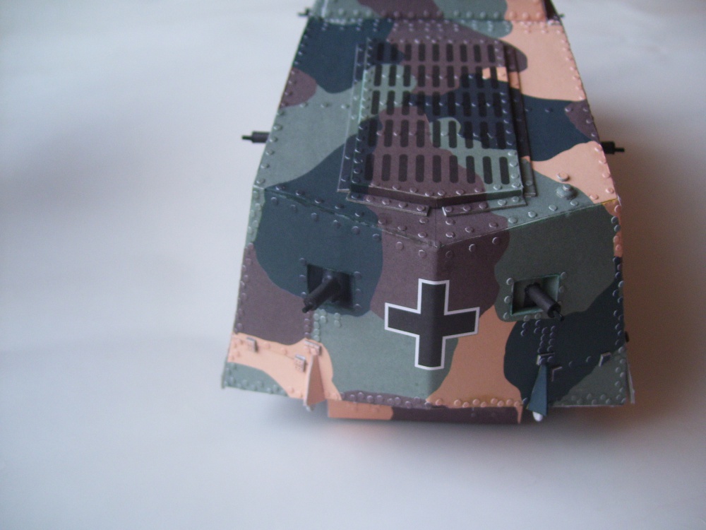 A7V - tank z 1. sv. války (Plná velikost v novém okně) A7V - tank z 1. sv. války