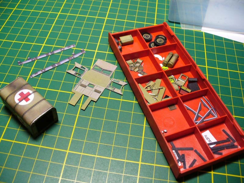 AEC Matador - ambulance /1:100 (Kinza) (Plná velikost v novém okně) AEC Matador - ambulance /1:100 (Kinza)