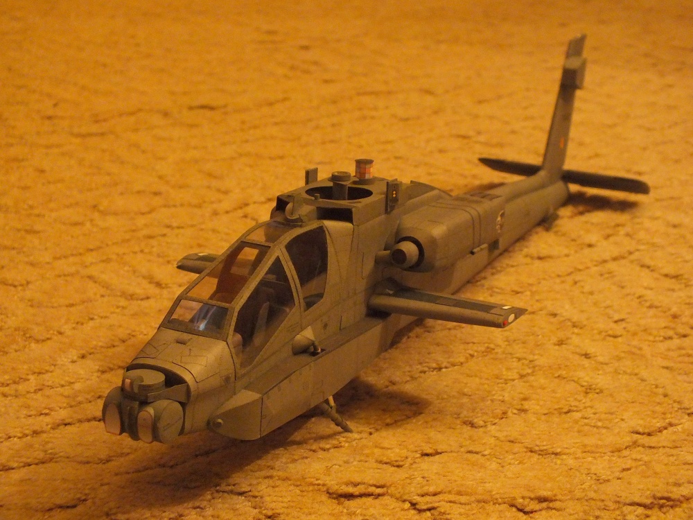 AH-64 Apache (Plná velikost v novém okně) AH-64 Apache
