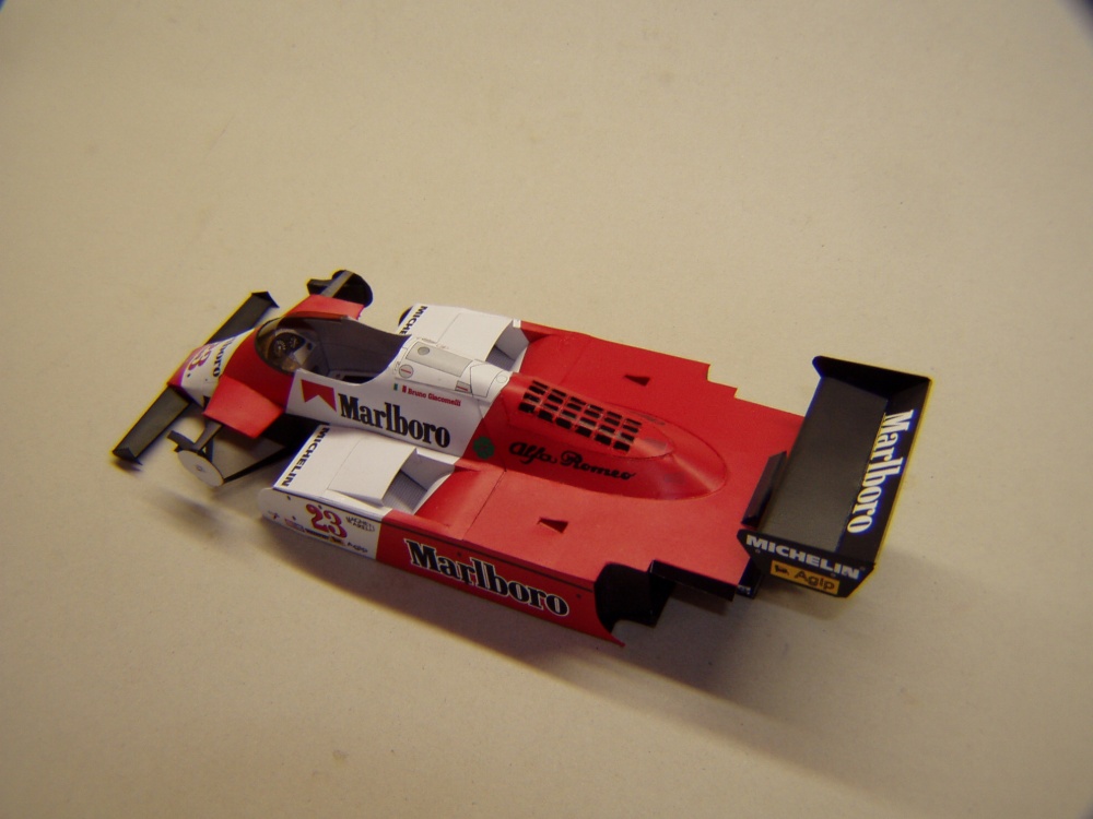 Alfa Romeo 182T, 1982, B. Giacomelli (Plná velikost v novém okně) Alfa Romeo 182T, 1982, B. Giacomelli