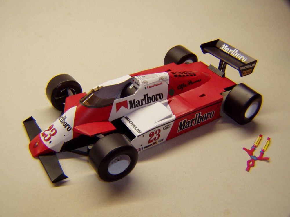 Alfa Romeo 182T, 1982, B. Giacomelli (Plná velikost v novém okně) Alfa Romeo 182T, 1982, B. Giacomelli