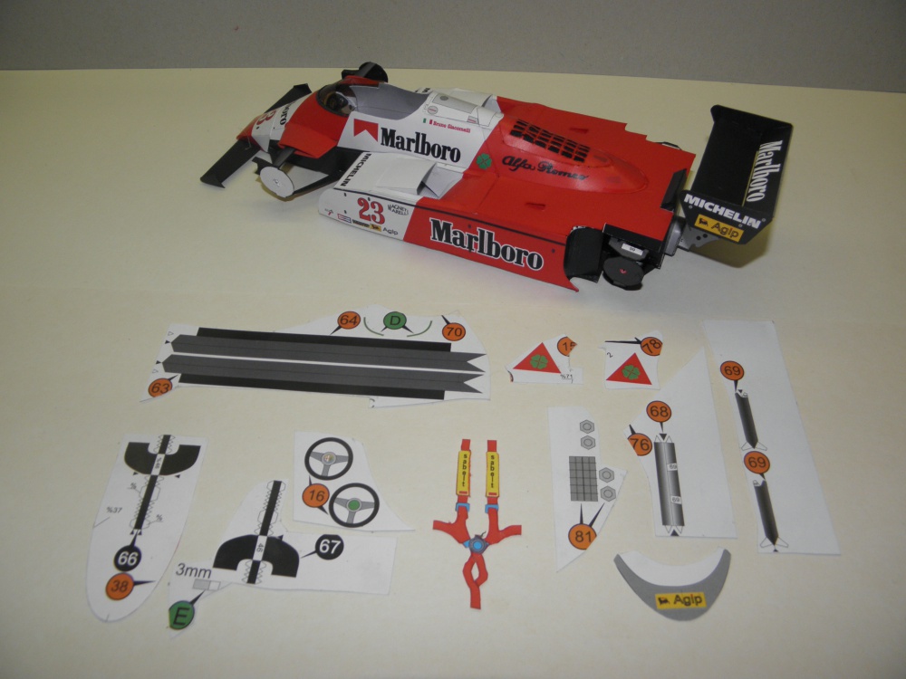 Alfa Romeo 182T, 1982, B. Giacomelli (Plná velikost v novém okně) Alfa Romeo 182T, 1982, B. Giacomelli