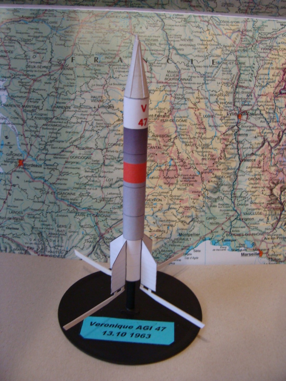 Animals in Space + space rocket (Plná velikost v novém okně) Animals in Space + space rocket