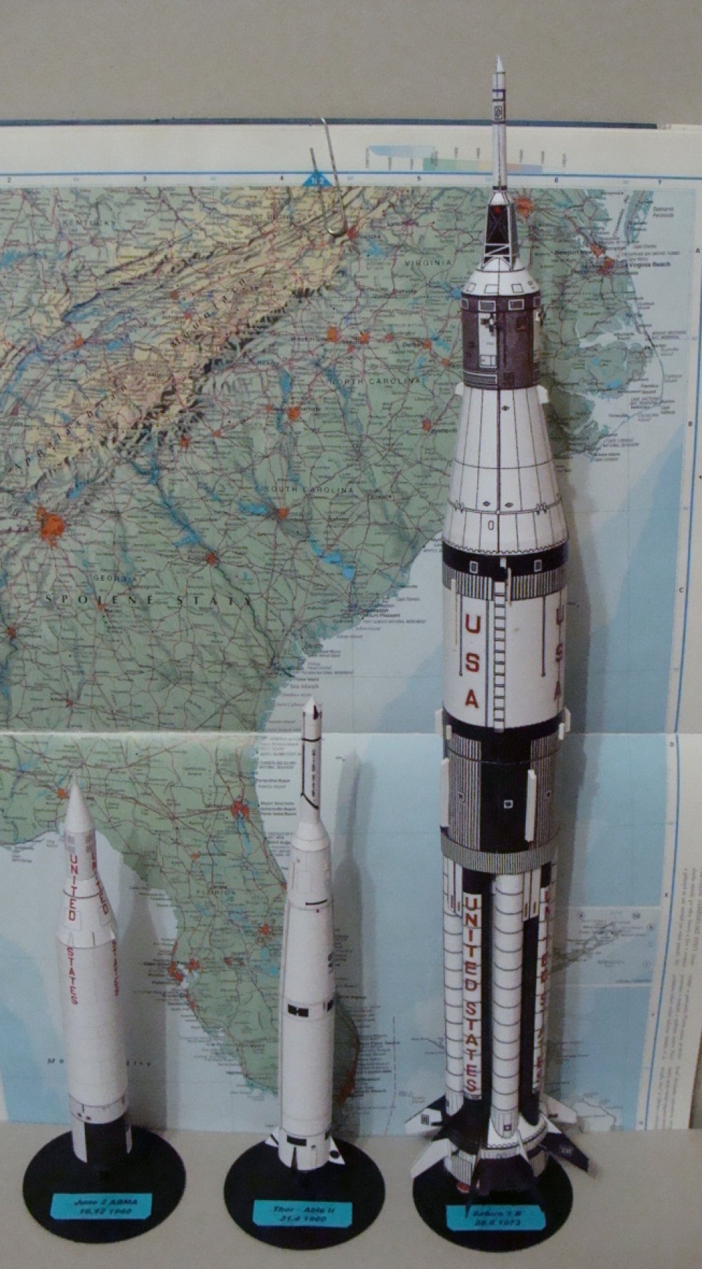 Animals in Space + space rocket (Plná velikost v novém okně) Animals in Space + space rocket