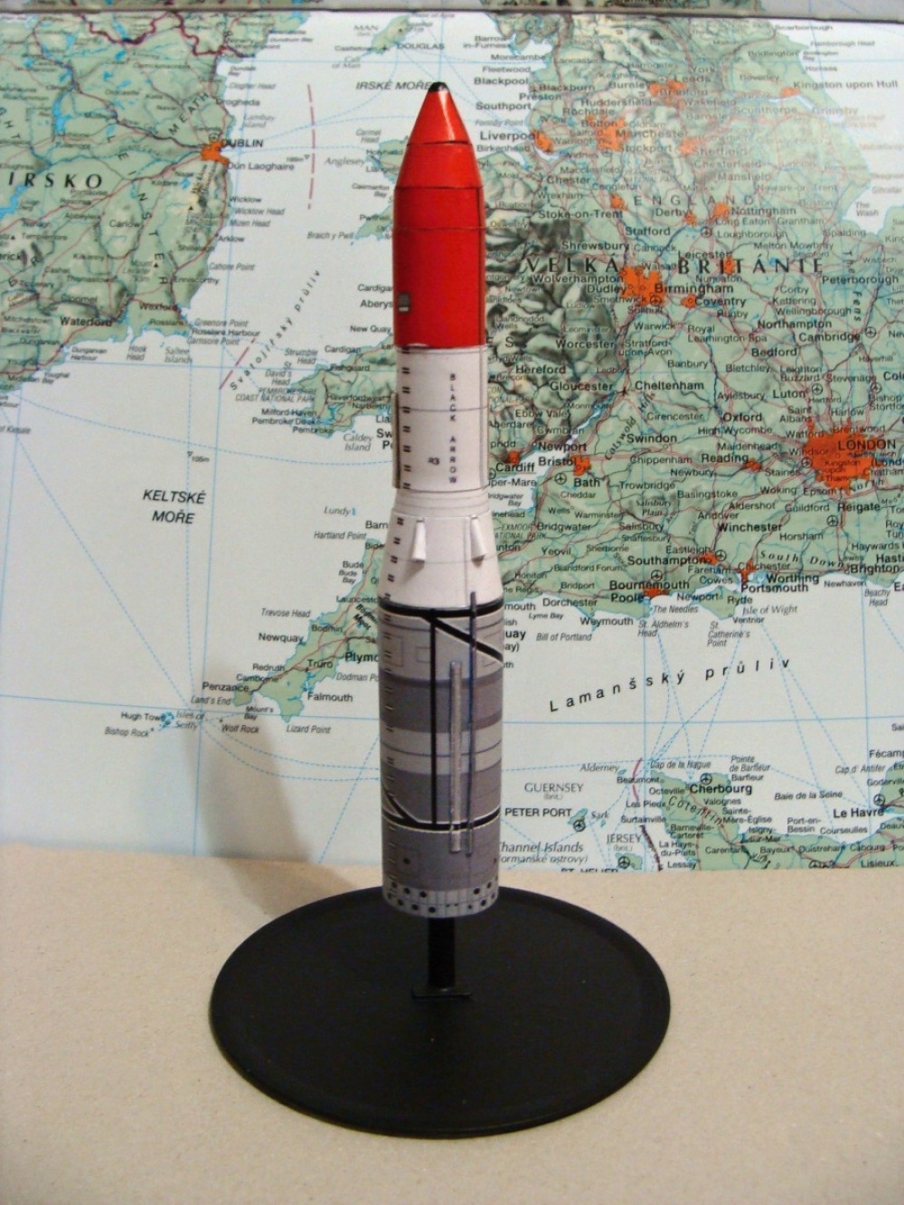 Animals in Space + space rocket (Plná velikost v novém okně) Animals in Space + space rocket