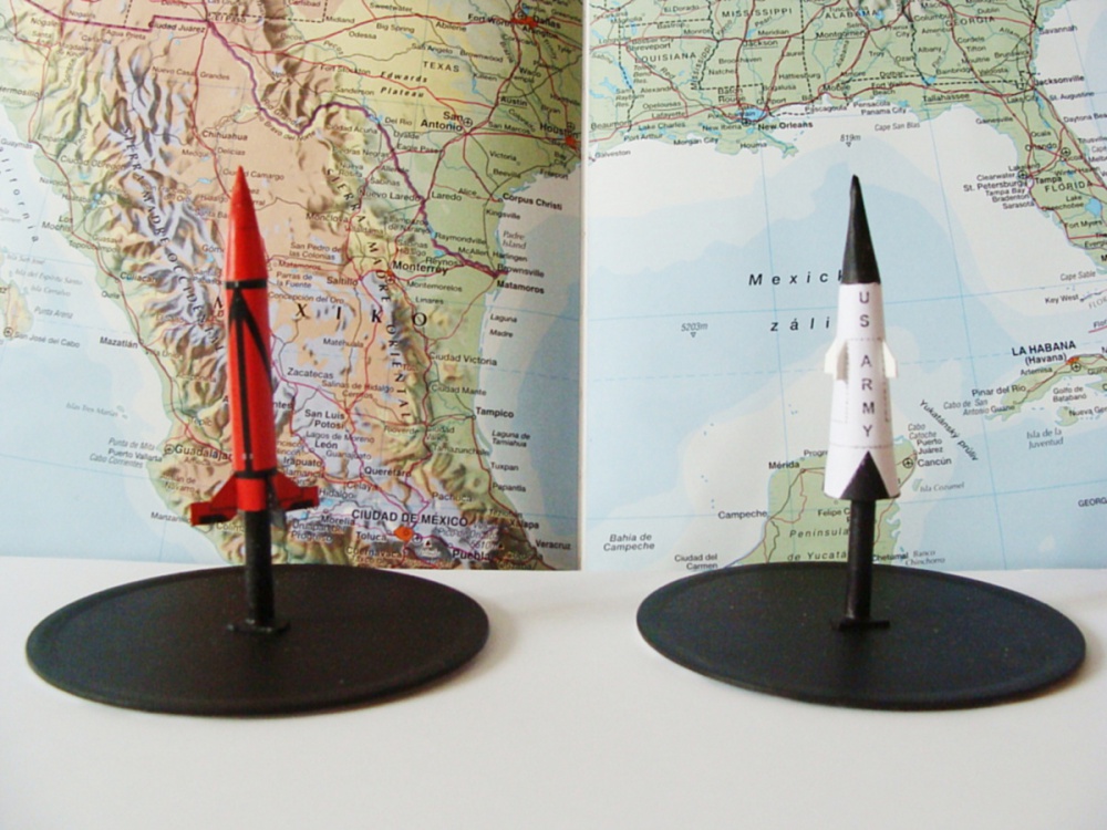 Animals in Space + space rocket (Plná velikost v novém okně) Animals in Space + space rocket