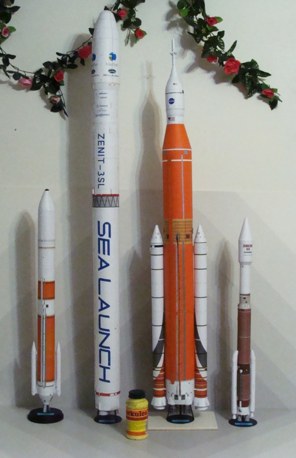 Animals in Space + space rocket (Plná velikost v novém okně) Animals in Space + space rocket
