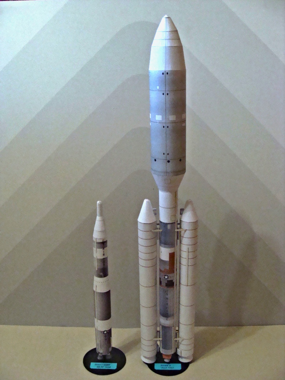 Animals in Space + space rocket (Plná velikost v novém okně) Animals in Space + space rocket