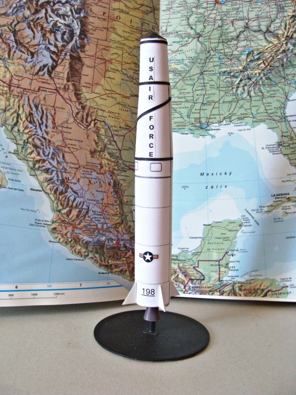 Animals in Space + space rocket (Plná velikost v novém okně) Animals in Space + space rocket