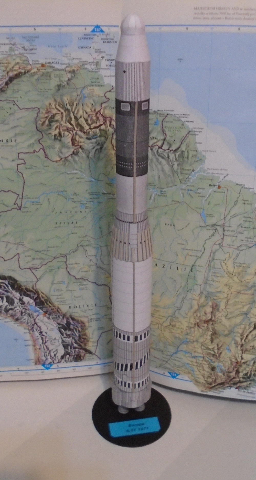 Animals in Space + space rocket (Plná velikost v novém okně) Animals in Space + space rocket