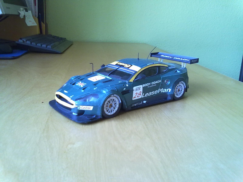 ASTON MARTIN DBR9