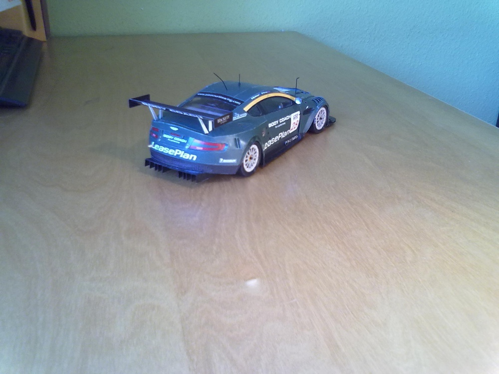 ASTON MARTIN DBR9
